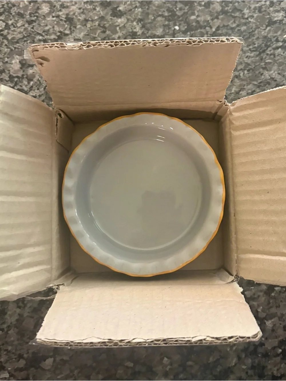 Vintage-Style Ceramic MEOW Pet Bowl with Scalloped Ruffled Trim